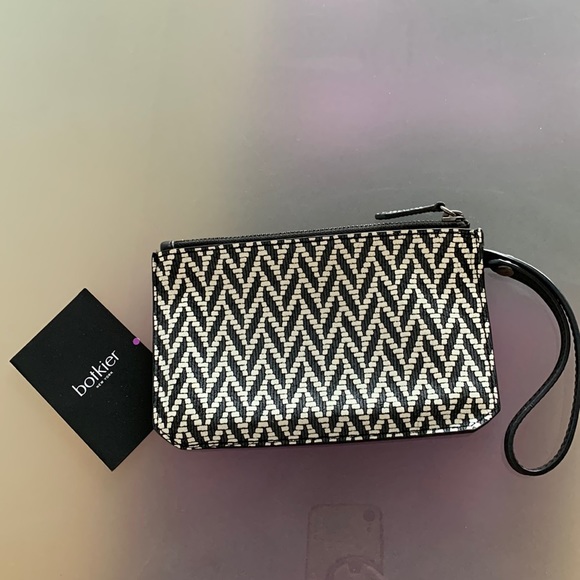 BNWT BOTKIER WRISTLET BAG LEATHER PURSE CHEVRON BLACK BLUE WHITE - Picture 12 of 14